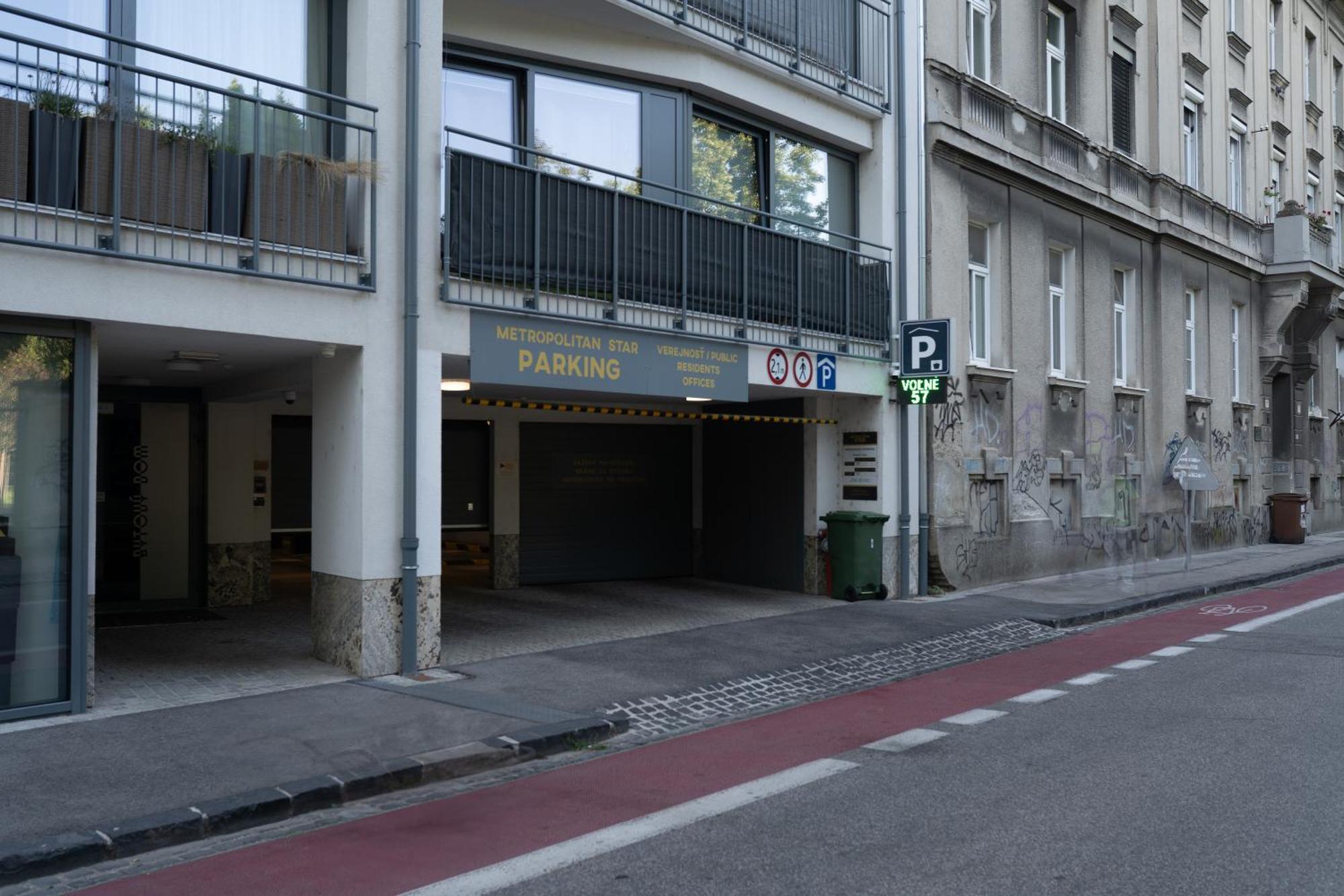 Hotel Reverie - Dependance, Check-In At Metropolitan Star Bratislava Exterior foto