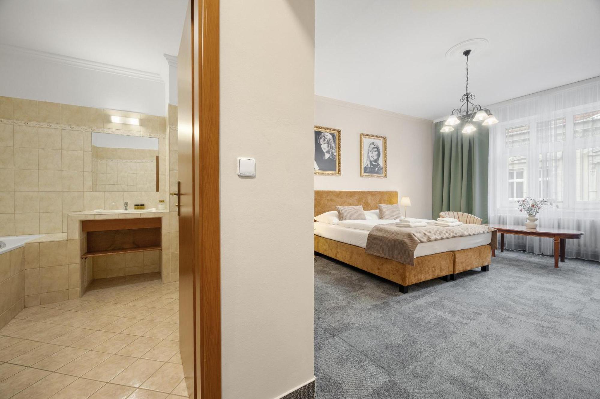 Hotel Reverie - Dependance, Check-In At Metropolitan Star Bratislava Exterior foto