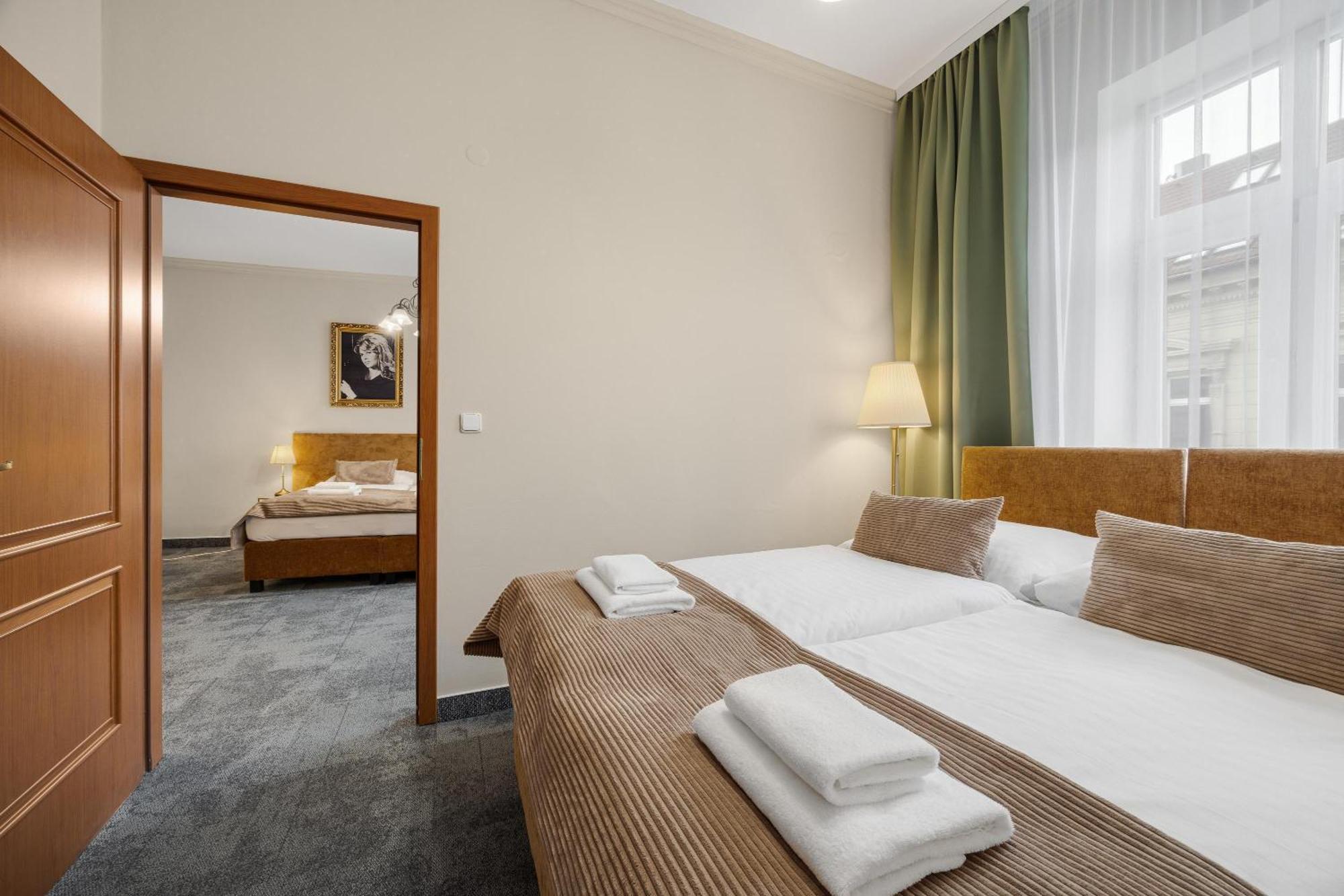 Hotel Reverie - Dependance, Check-In At Metropolitan Star Bratislava Exterior foto