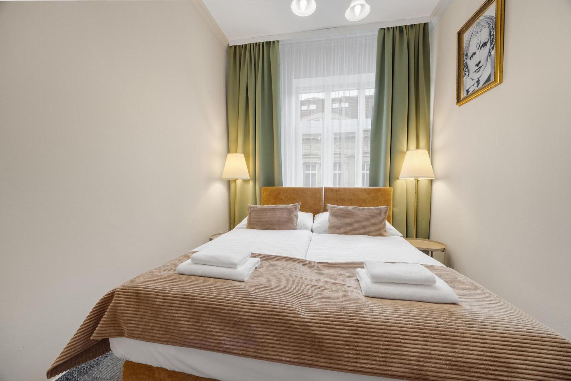 Hotel Reverie - Dependance, Check-In At Metropolitan Star Bratislava Exterior foto