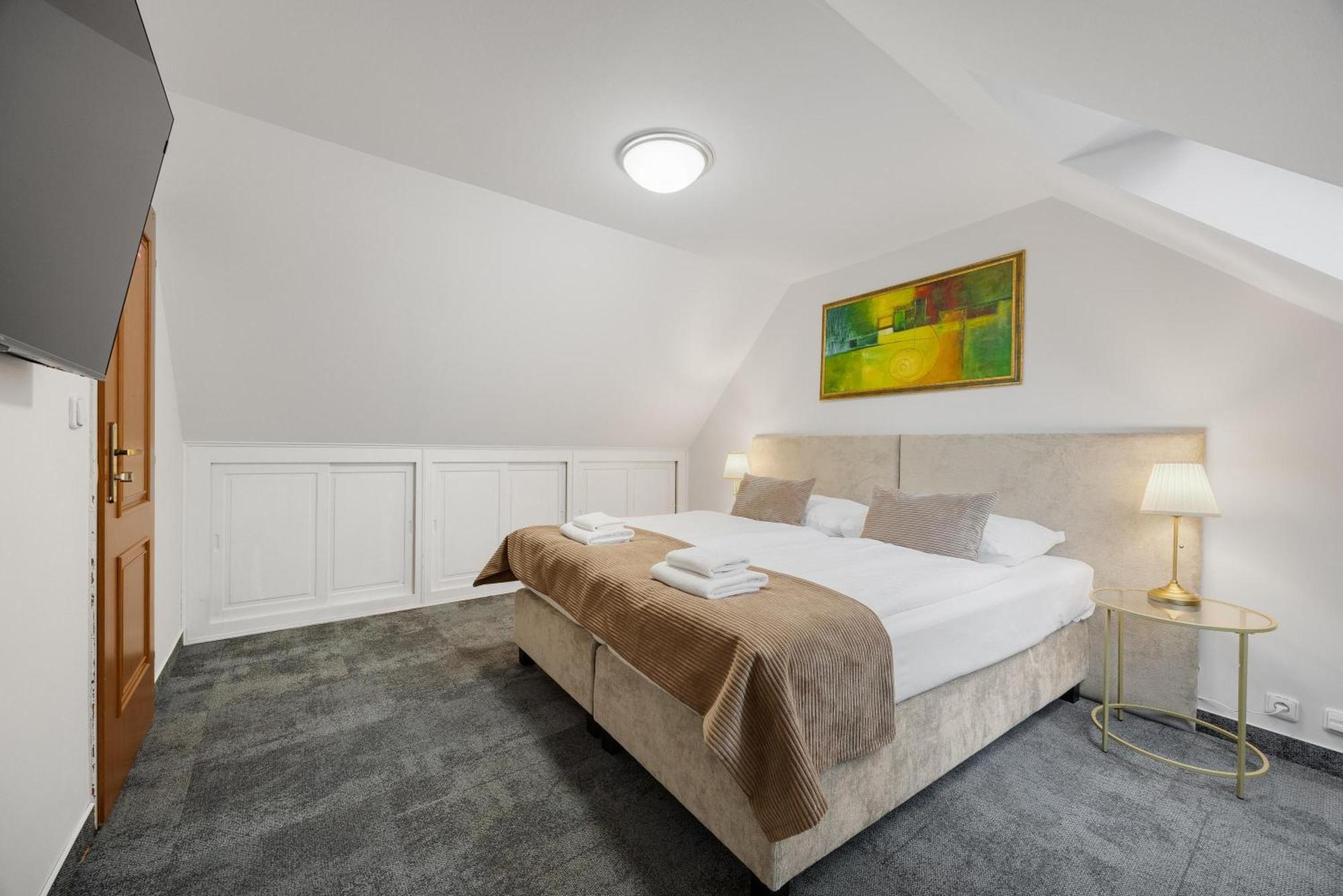 Hotel Reverie - Dependance, Check-In At Metropolitan Star Bratislava Exterior foto
