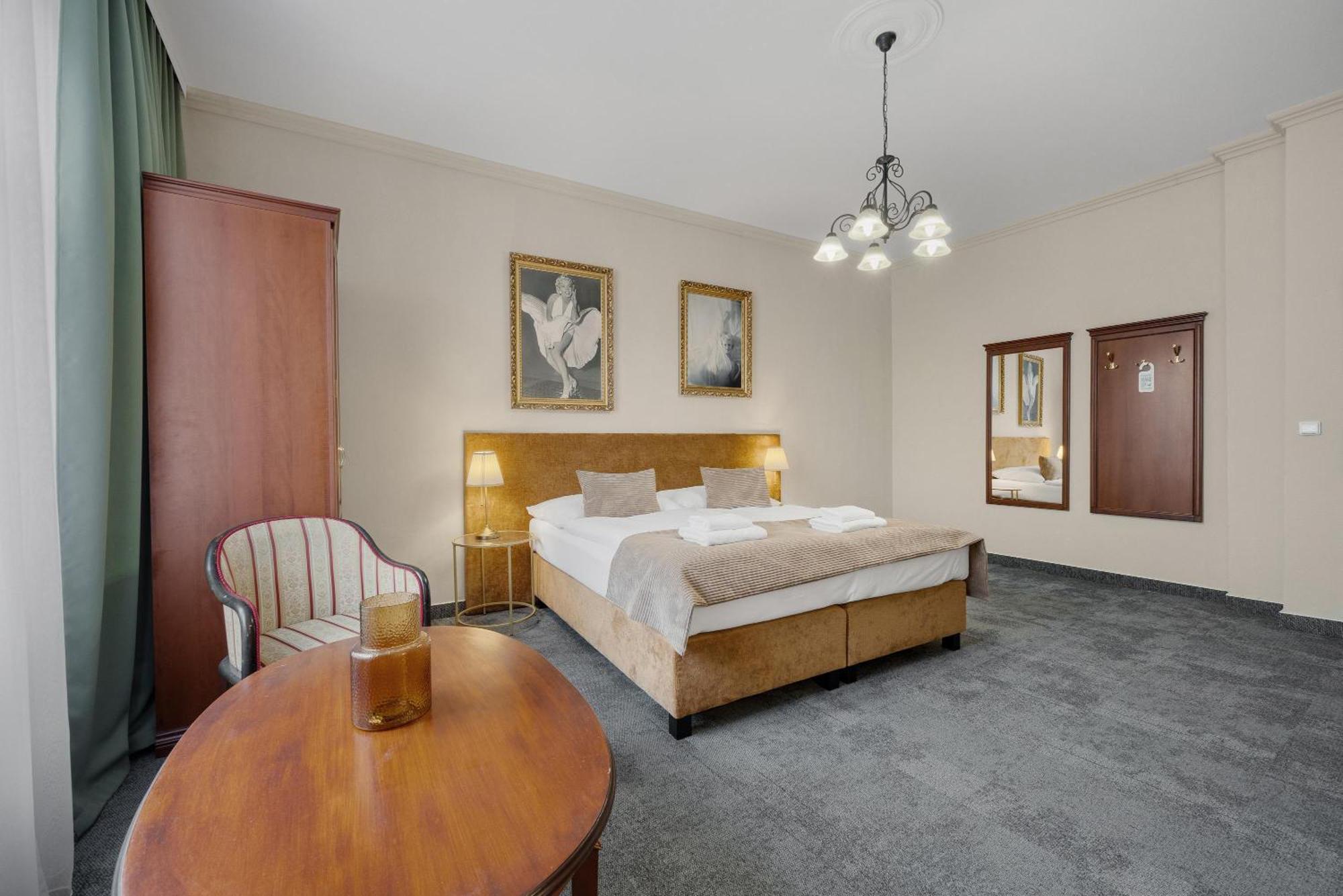Hotel Reverie - Dependance, Check-In At Metropolitan Star Bratislava Exterior foto