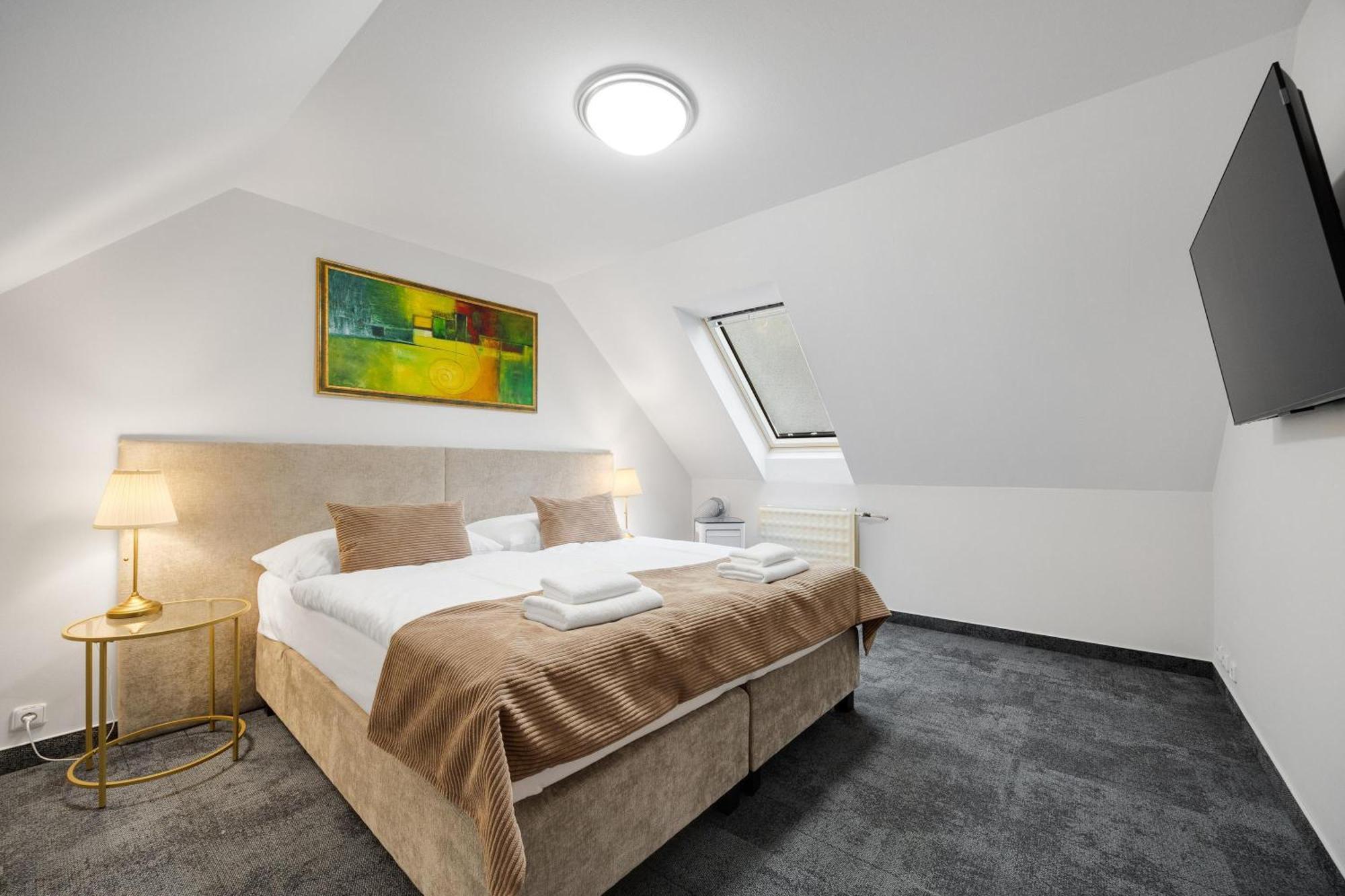 Hotel Reverie - Dependance, Check-In At Metropolitan Star Bratislava Exterior foto